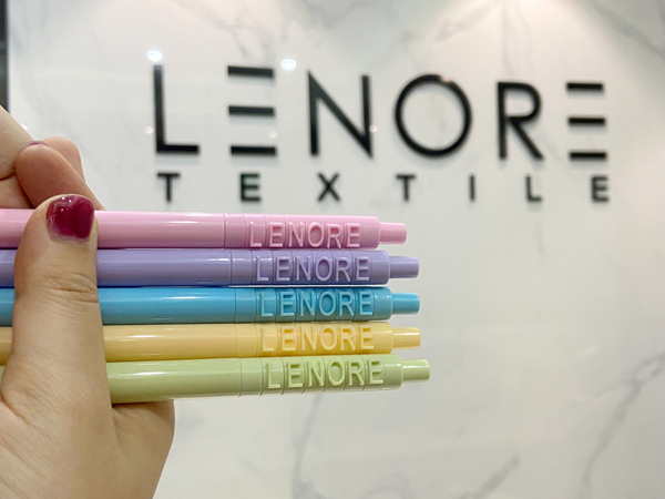 Welcome to our exhibition in Paris.We have also prepared some small gifts for you!